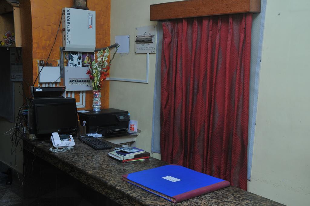 New Hotel White Palace Kolkata Exterior photo