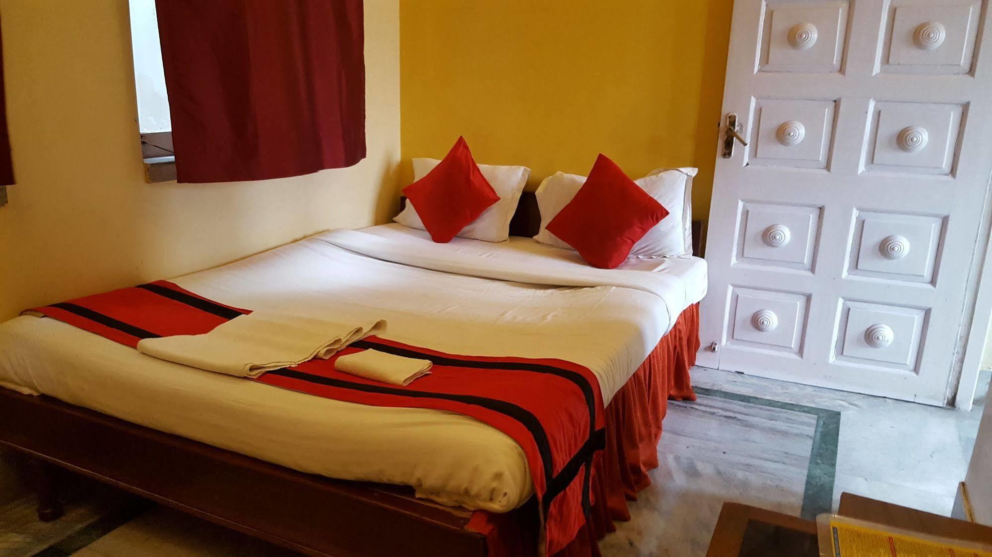 New Hotel White Palace Kolkata Exterior photo