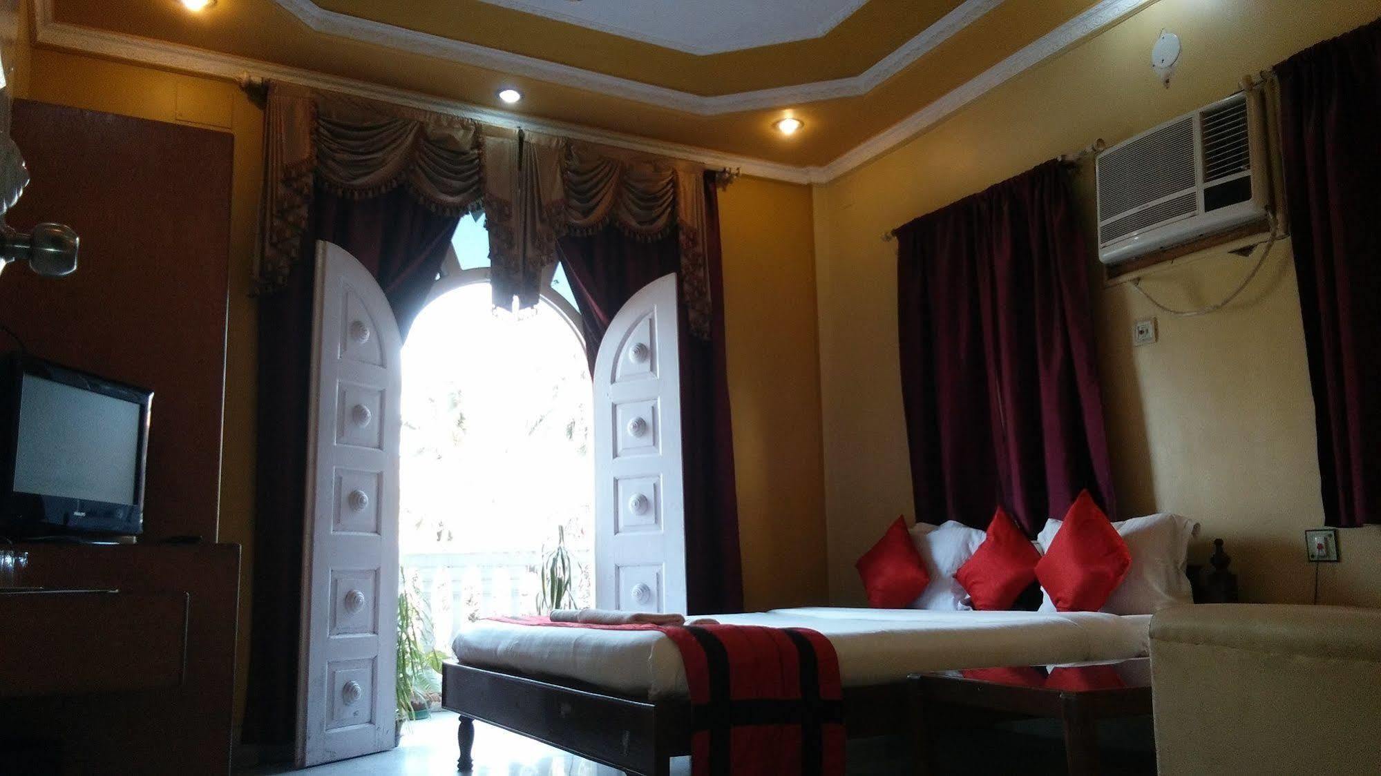 New Hotel White Palace Kolkata Exterior photo