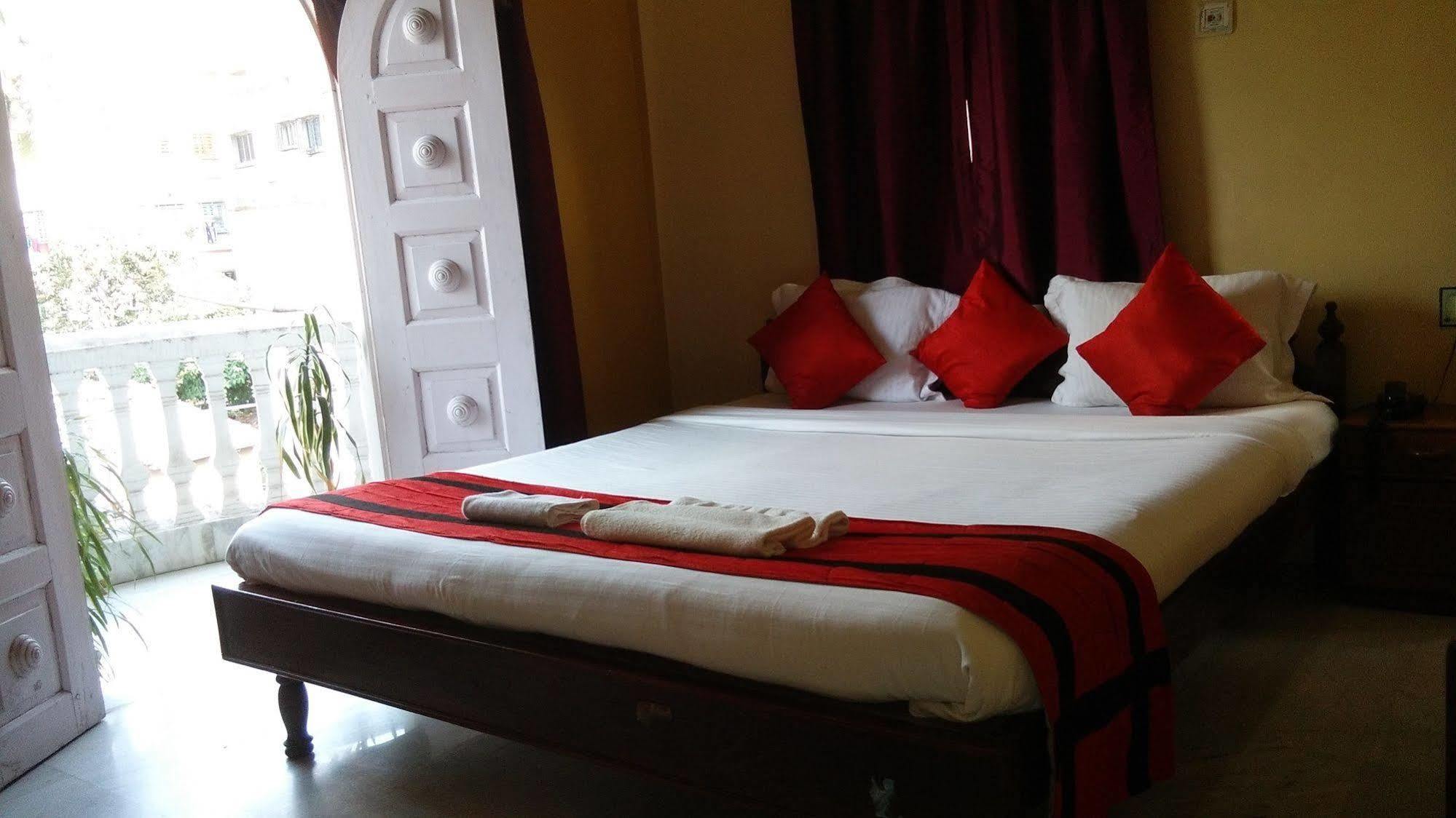 New Hotel White Palace Kolkata Exterior photo