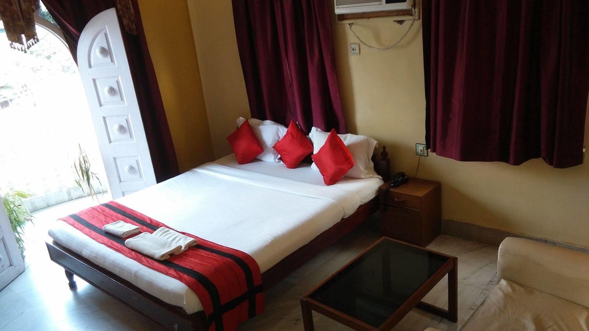 New Hotel White Palace Kolkata Exterior photo