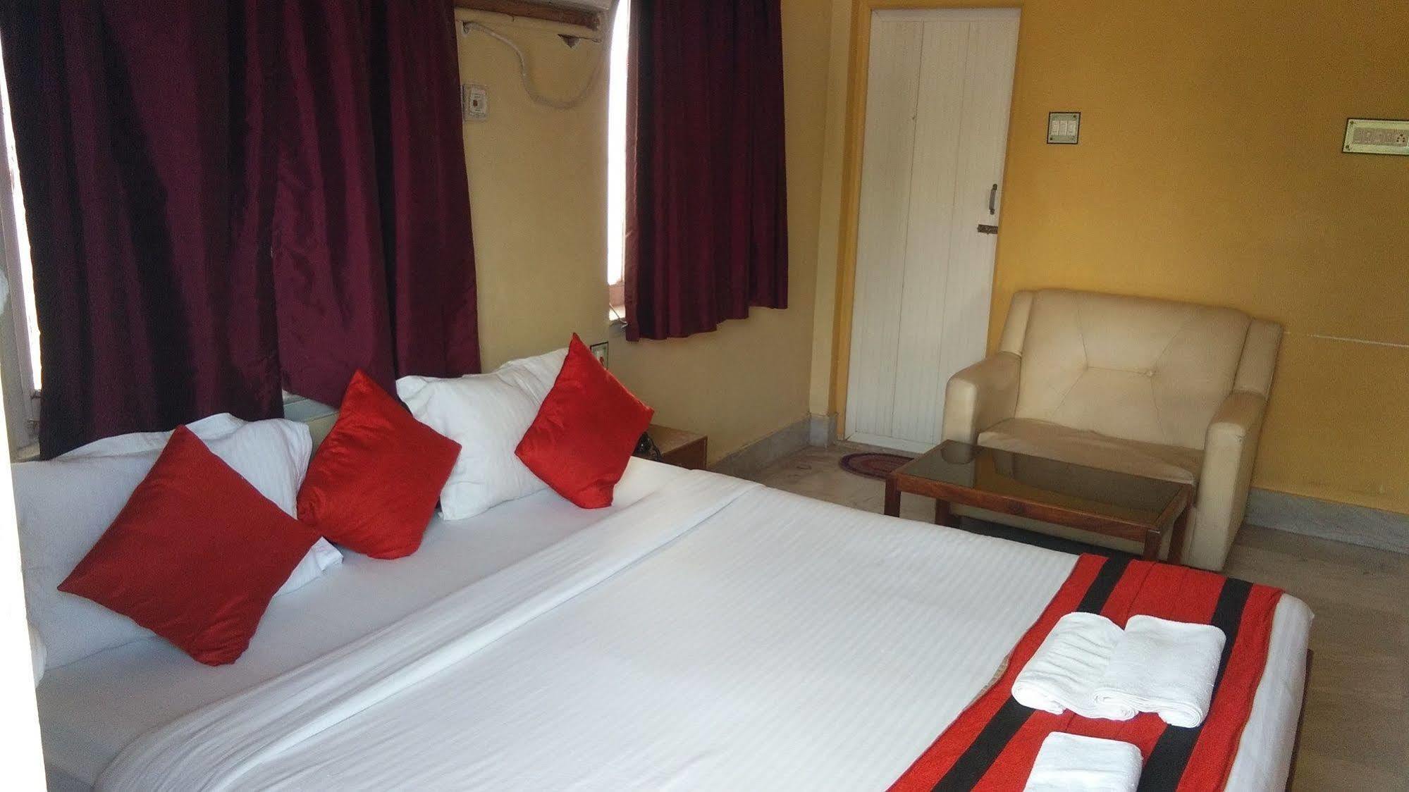 New Hotel White Palace Kolkata Exterior photo