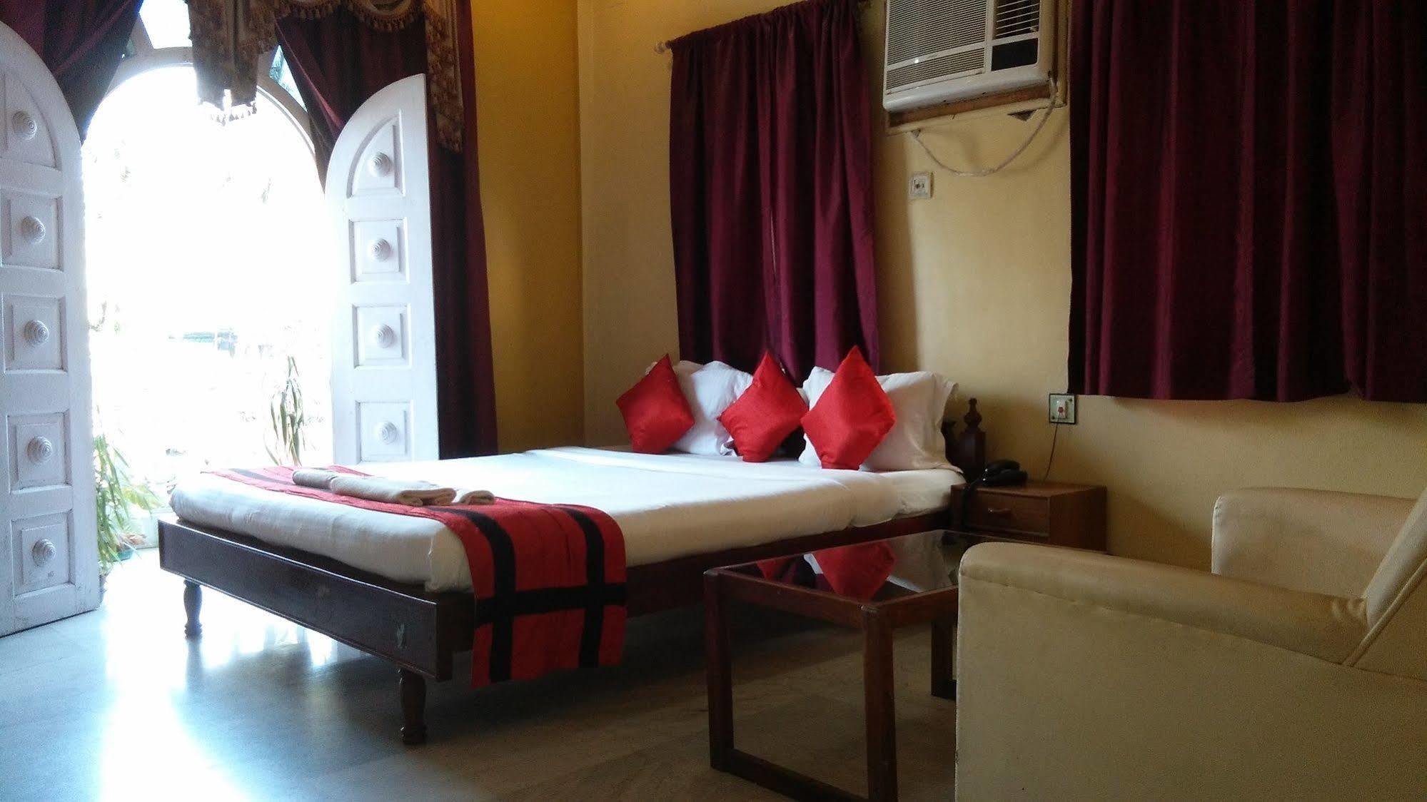 New Hotel White Palace Kolkata Exterior photo