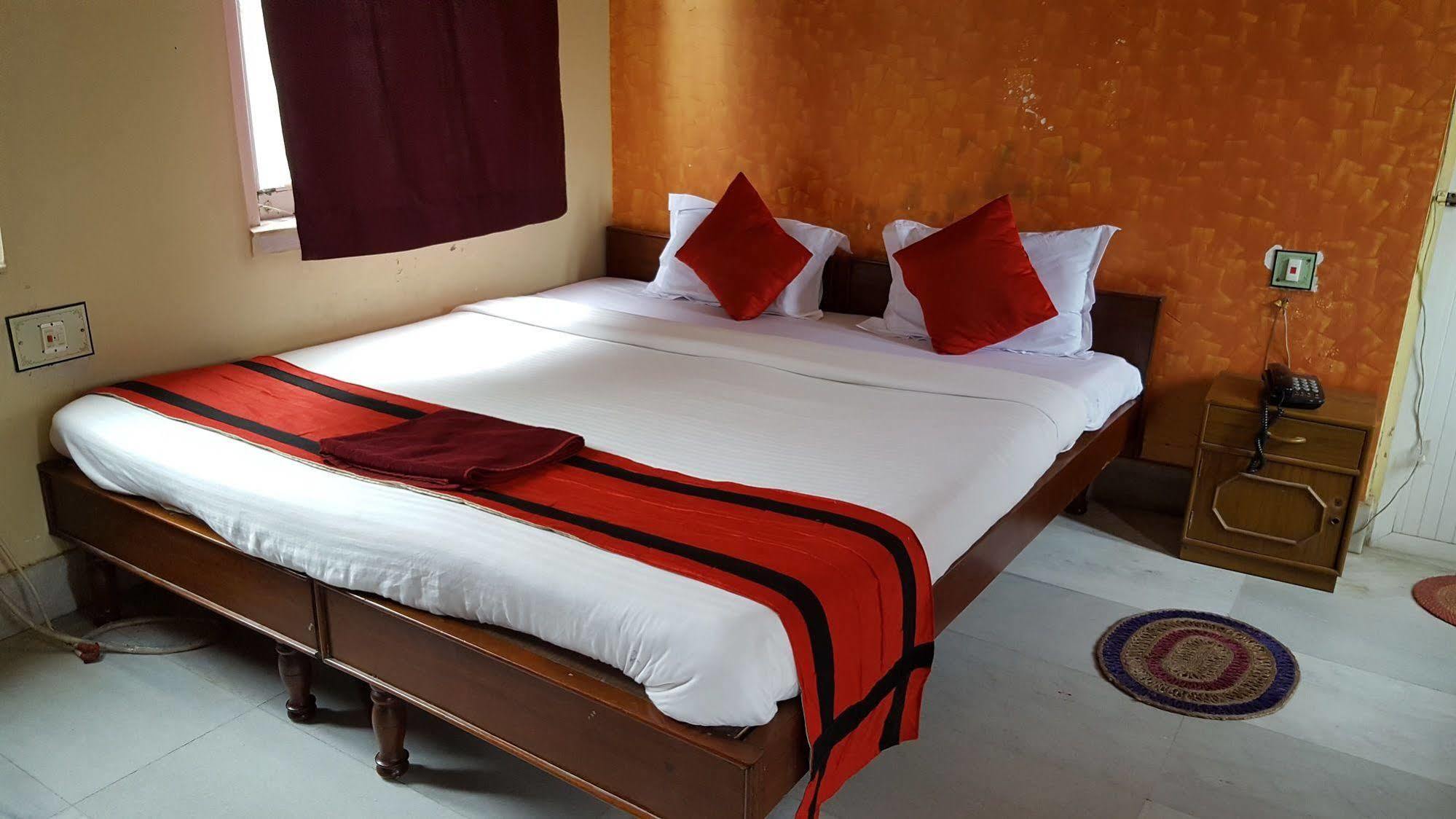 New Hotel White Palace Kolkata Exterior photo